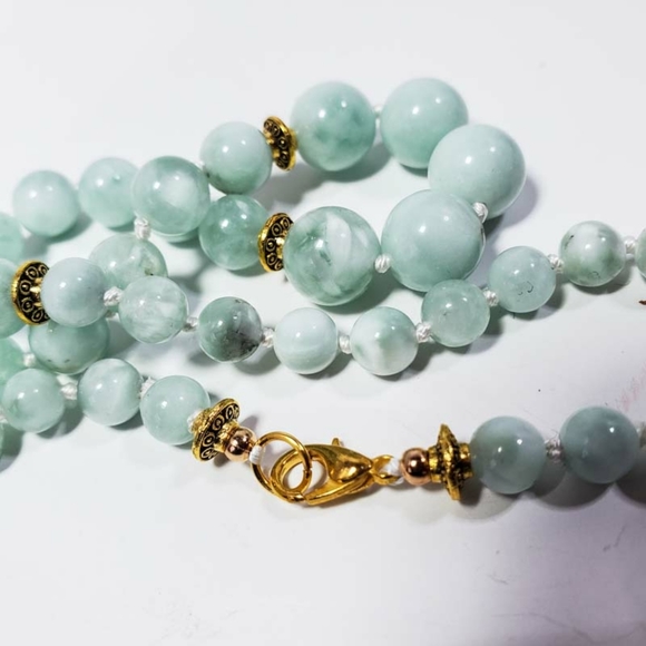 Green Moonstone Graduated 17" Necklace - Picture 2 of 8